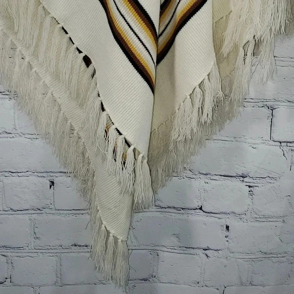 Vtg 70s Ethnic Fringed Mexican Boho Hippie Poncho Sweater Cape Jacket Blanket - Picture 5 of 10